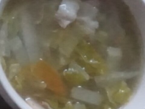 レンコン、白菜、リーキのコンソメスープ